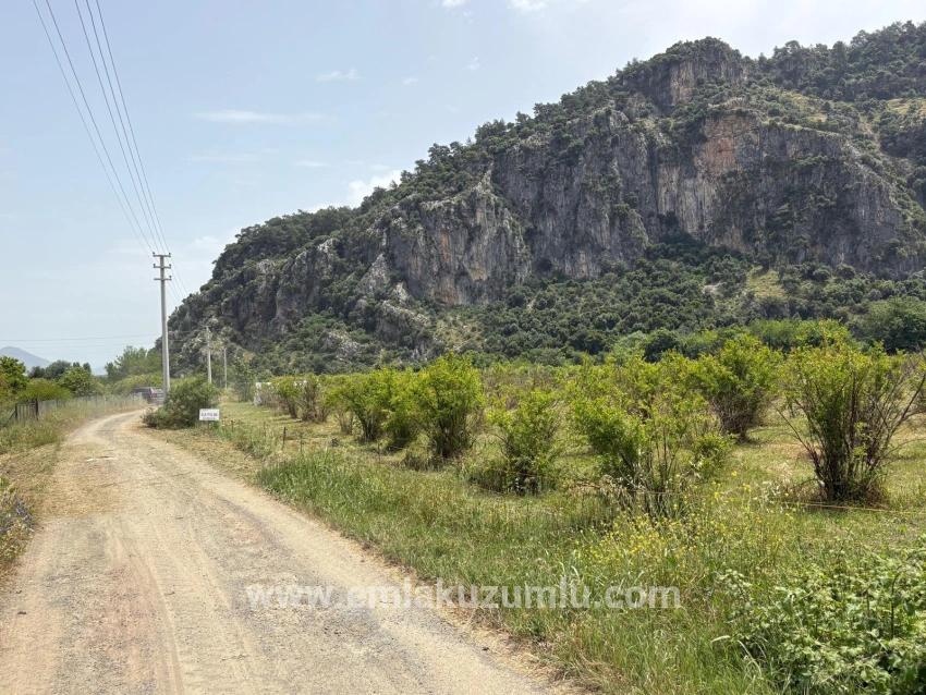 2100 M2 Großes Grundstück Zum Verkauf In Okçular Marmaris.