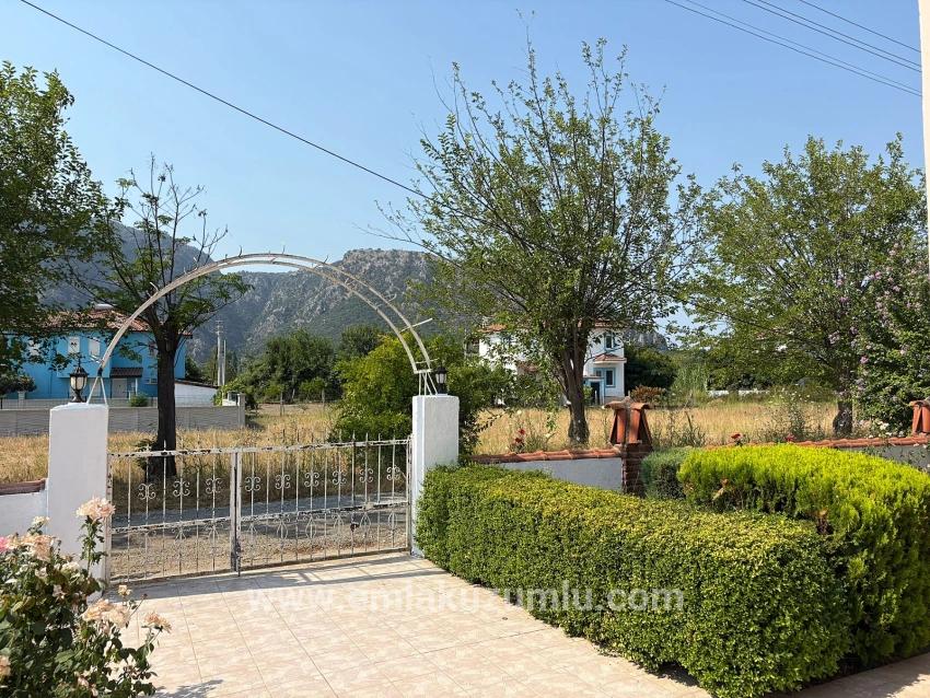 Zweistöckiges Haus Auf Einem 514 M² Großen Grundstück In Okçular Zu Verkaufen.