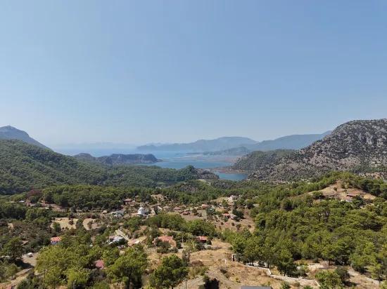 In Dalyan Gökbel mit See- und Meerblick 4+1 Villa zu verkaufen