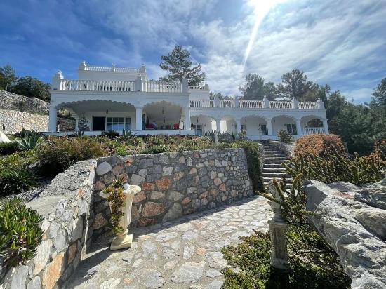 Vip-villa In Gökbel Zu Verkaufen, Auf Einem 5000 M² Großen Grundstück Mit Freiem Meerblick.