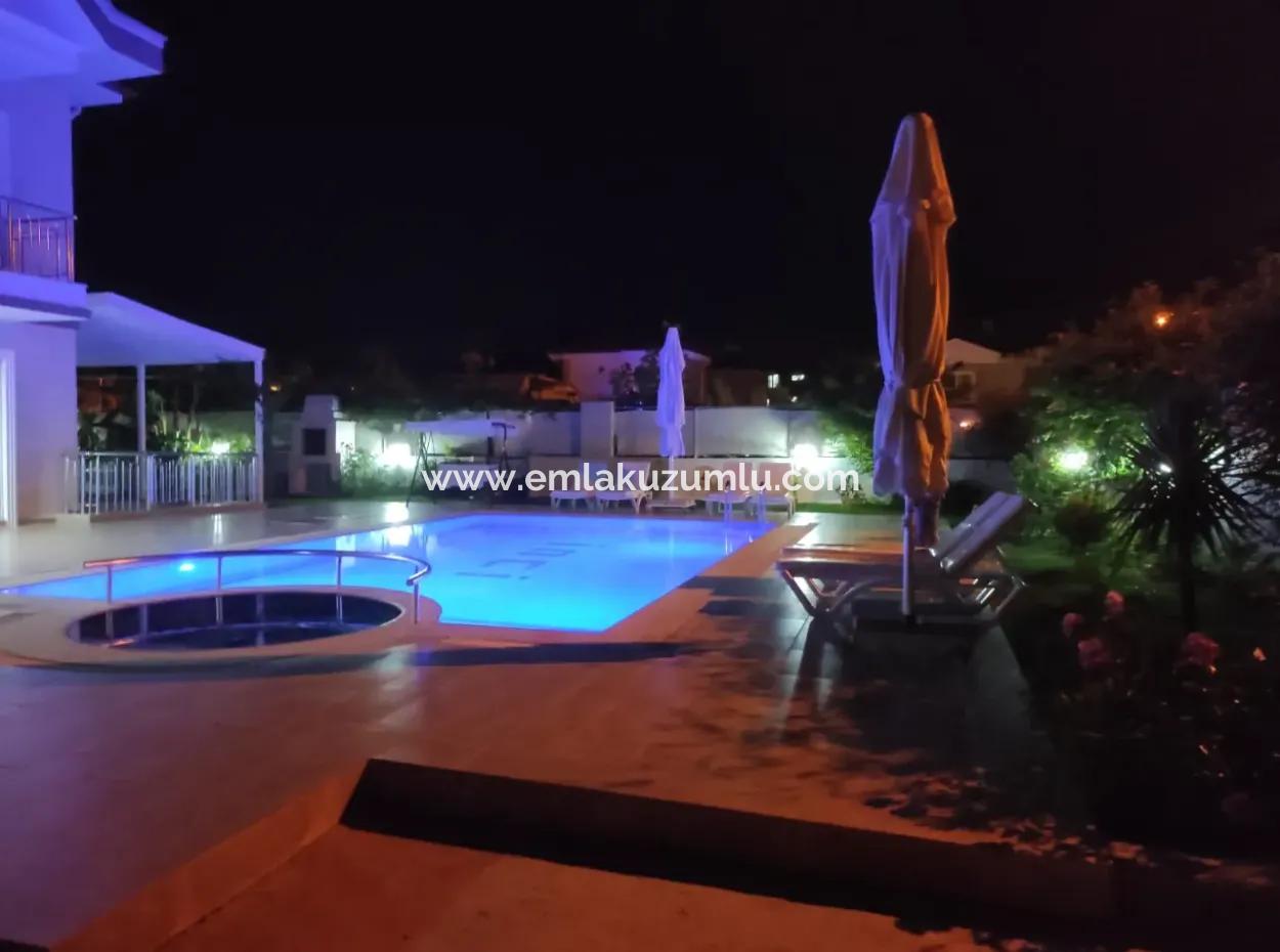 Dalyan Gülpinar'köşebaşi 545M2 Grundstück Zum Verkauf 4 1 Villa