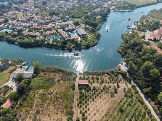 Село Köyceğiz в районе Çandır, у канала, 20.000м2 продажа поля