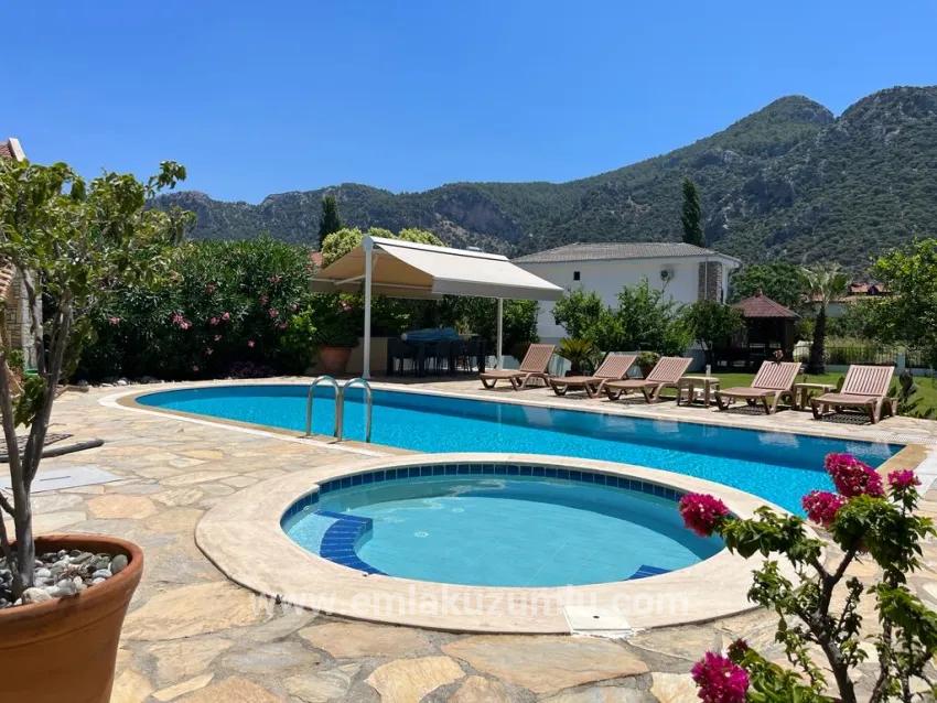 Dalyan Arıkbaşı'nda 4+1 Satılık Villa