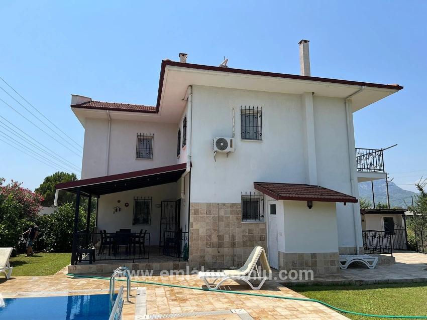 Dalyan'da Köşebaşı 600m2 Arsa İçerisinde 3+1 Satılık Villa