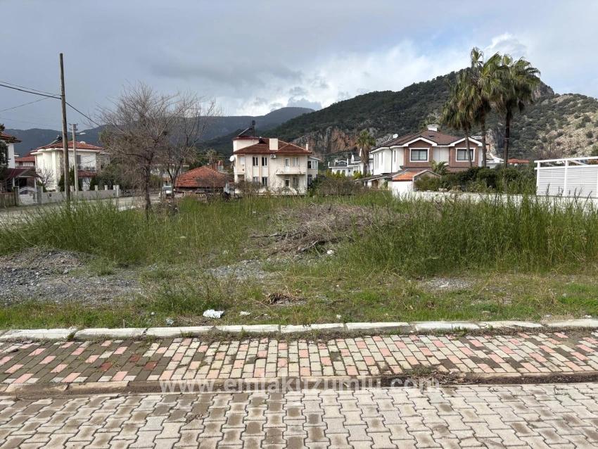 Dalyan Maraş'da Köşebaşı 892m2 Satılık Arsa