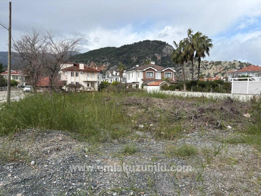 Dalyan Maraş'da Köşebaşı 892m2 Satılık Arsa