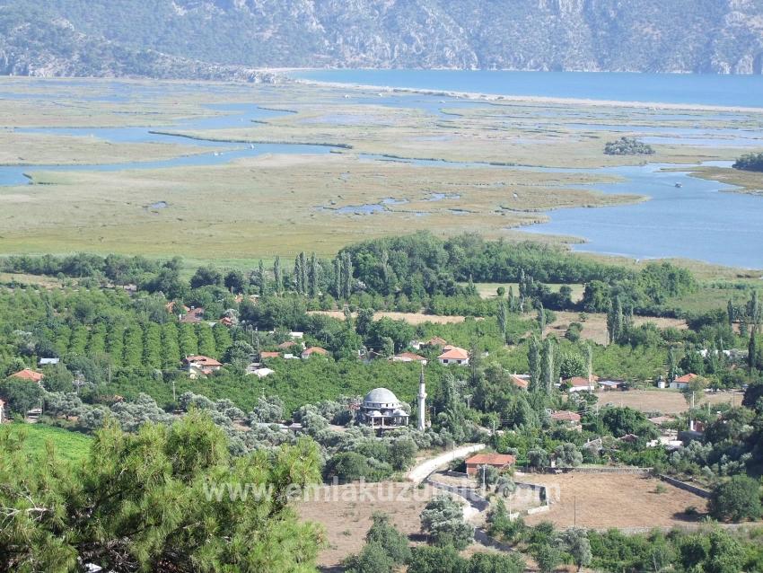 Çandır'da Göl Manzaralı 1252m2 Satılık Arsa