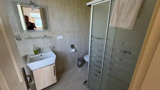 Dalyan Gökbel'de göl ve deniz manzaralı 4+1 satılık villa