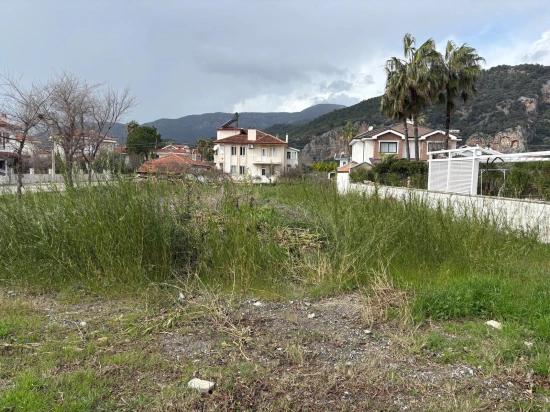 Dalyan Maraş'da Köşebaşı 892m2 Satılık Arsa