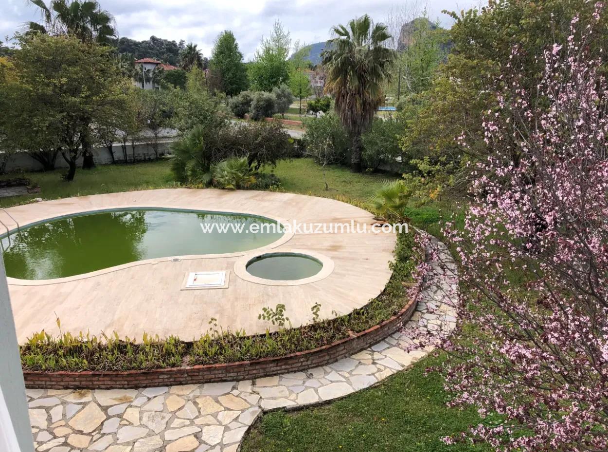 Dalyan Maraş'ta 1532M2 Satılık Villa